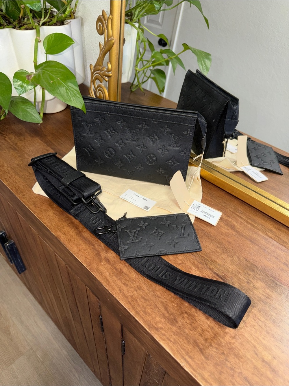 Louis Vuitton Gaston Monogram Shadow Black bag - Picture 10 of 17